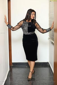 Pooja Jhaveri in Black Bodycon Mini Dress