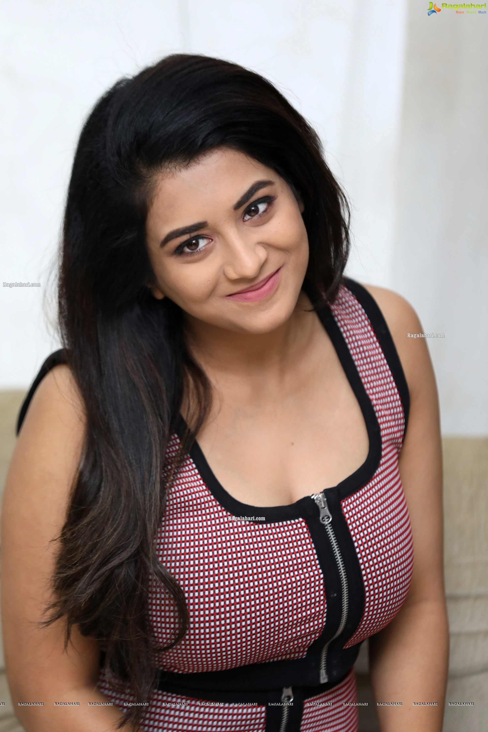 Rashi Singh at Sashi Movie Interview, HD Photo Gallery