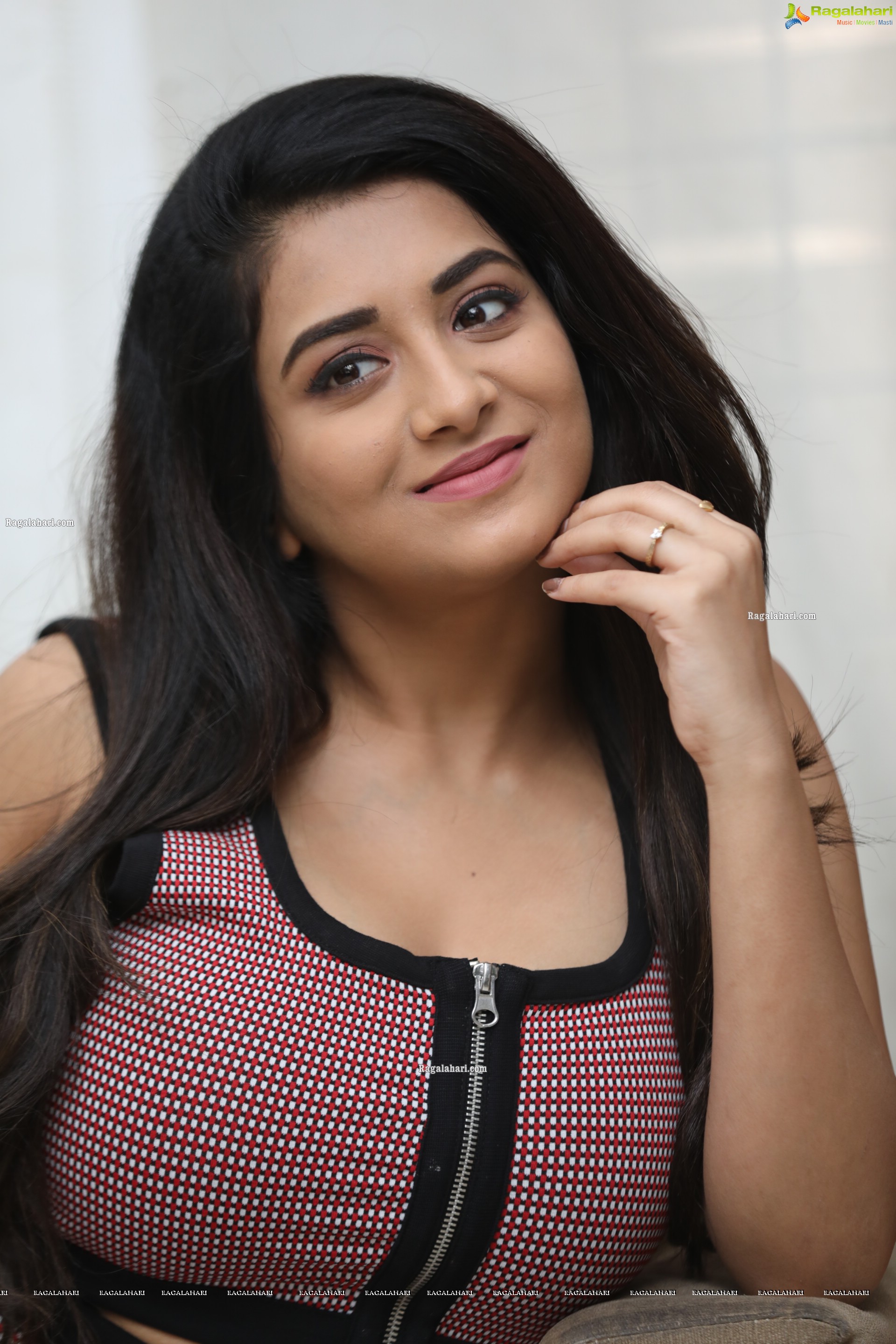 Rashi Singh at Sashi Movie Interview, HD Photo Gallery