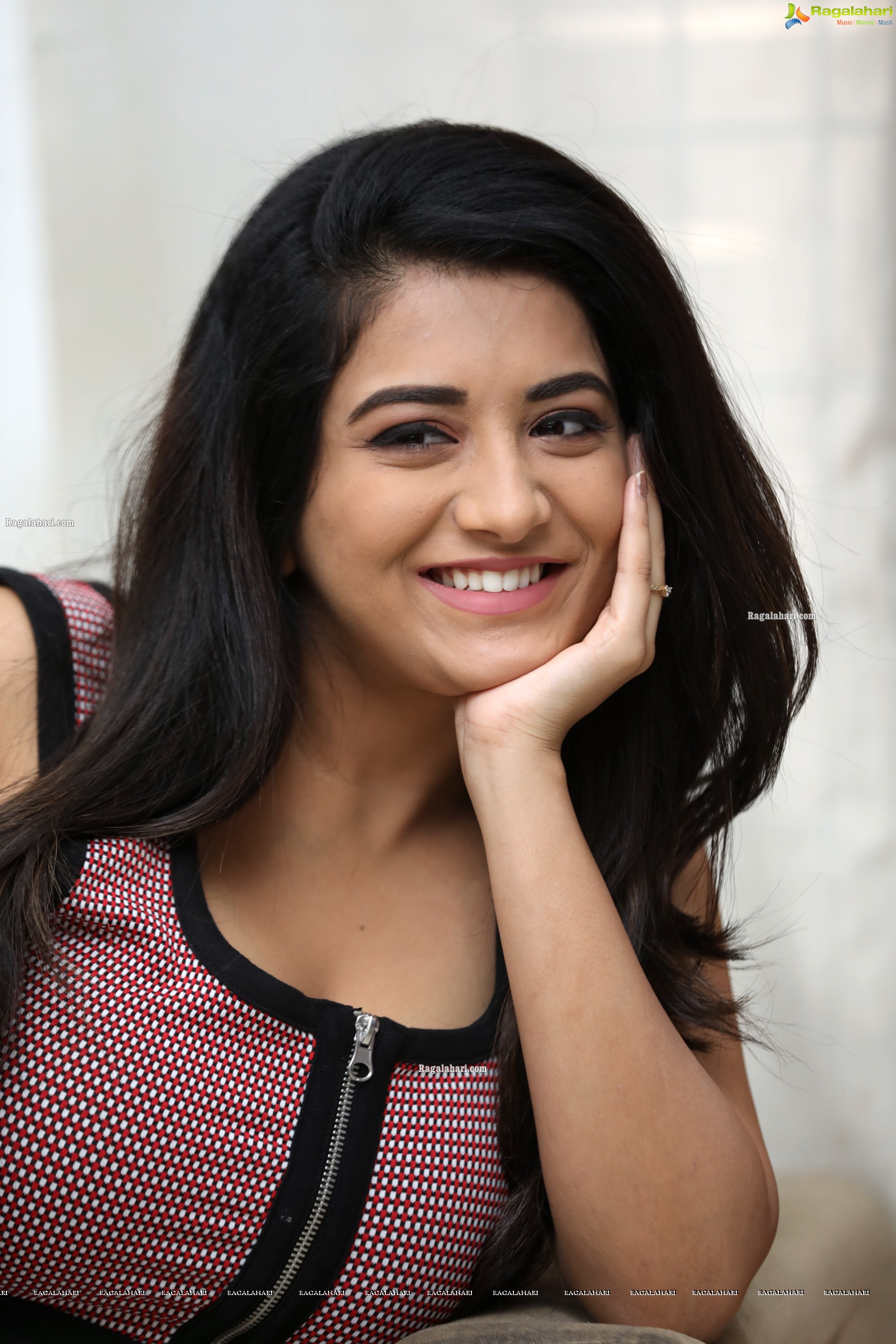 Rashi Singh at Sashi Movie Interview, HD Photo Gallery