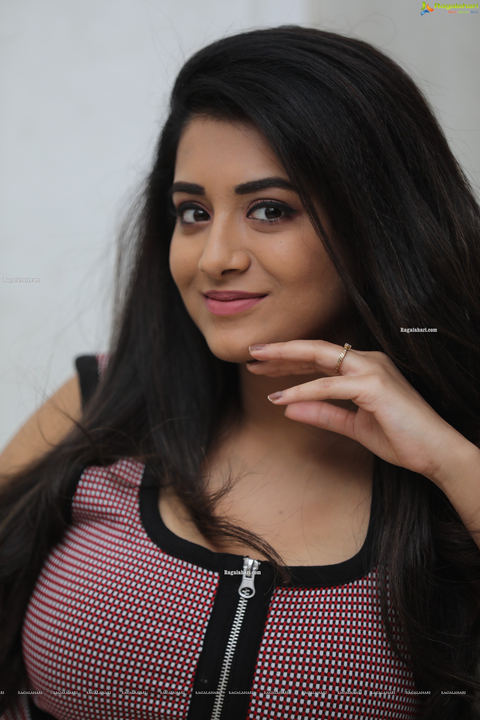 Rashi Singh at Sashi Movie Interview, HD Photo Gallery