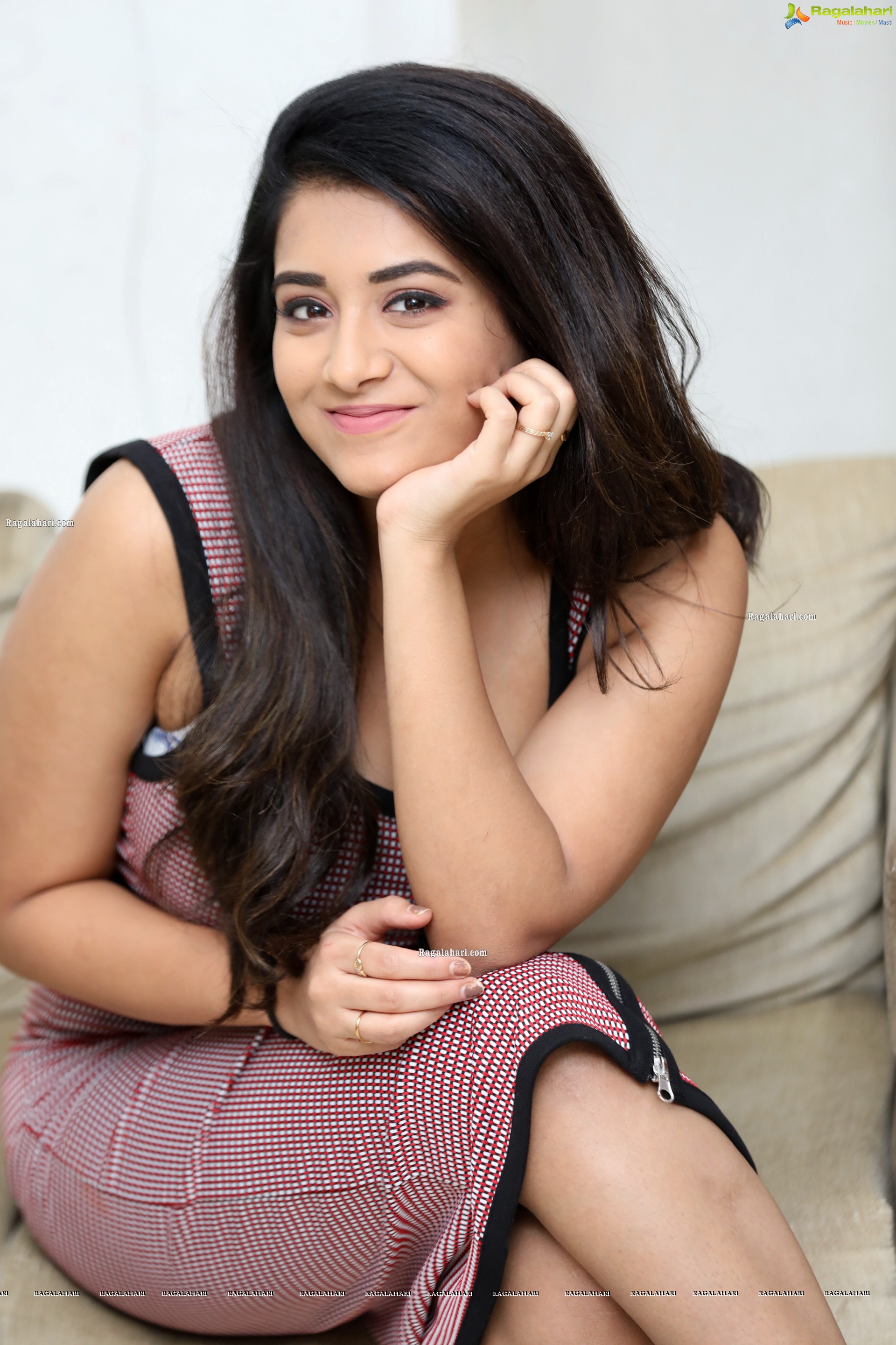 Rashi Singh at Sashi Movie Interview, HD Photo Gallery