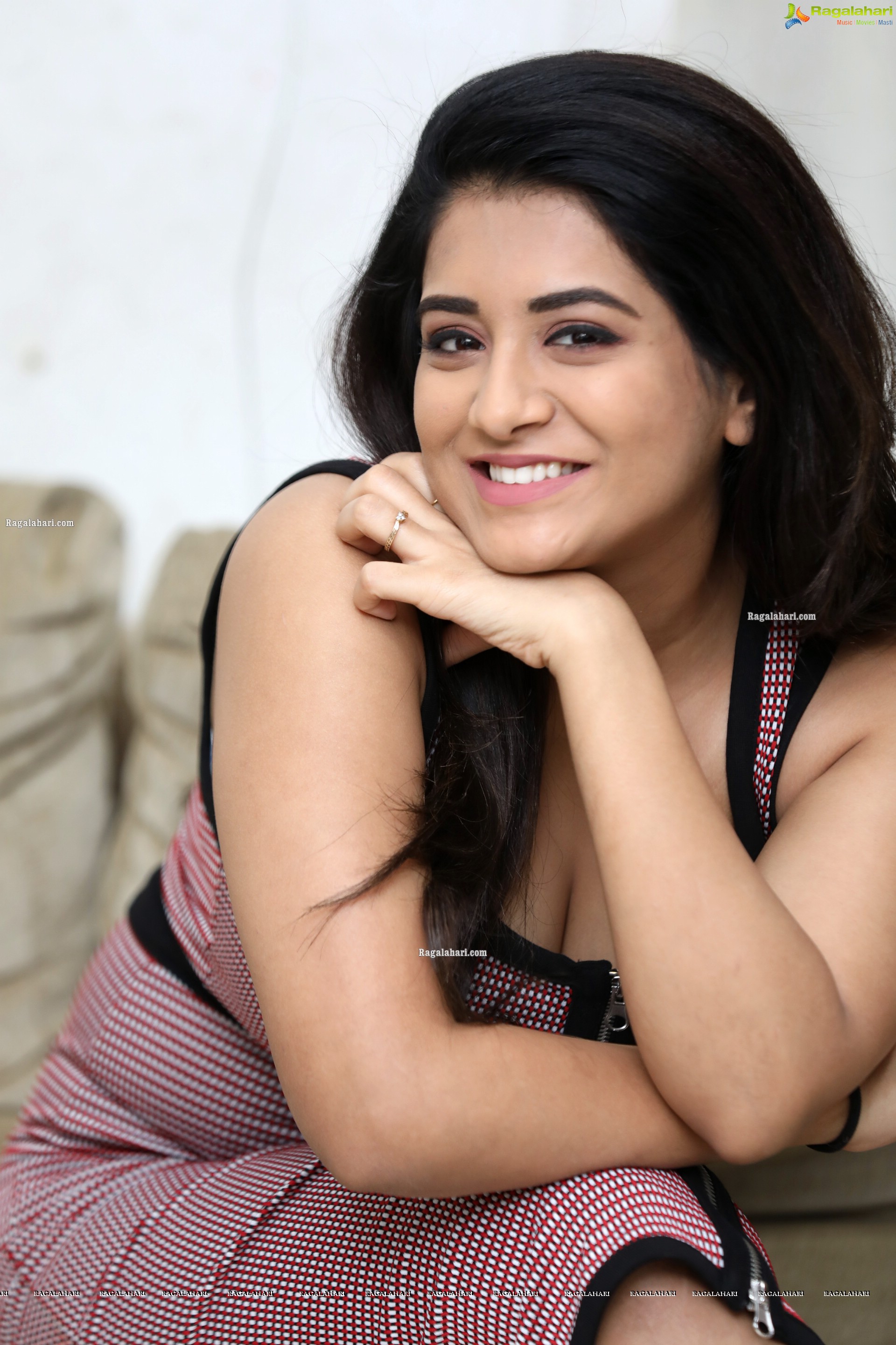 Rashi Singh at Sashi Movie Interview, HD Photo Gallery