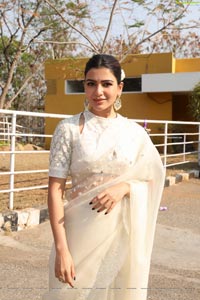 Samantha at Shakuntalam Movie Launch