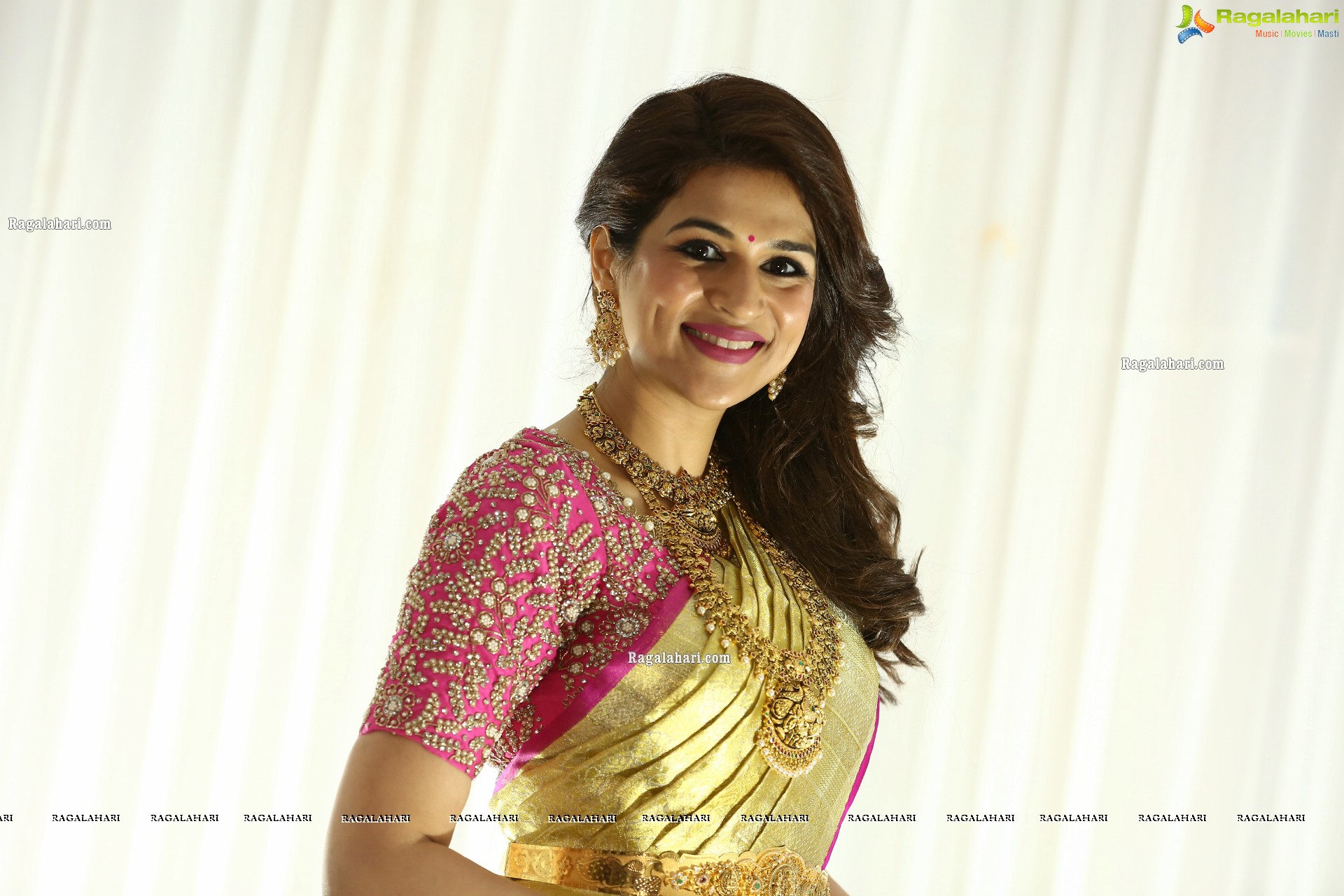 Shraddha Das in Traditional Attire, HD Photo Gallery