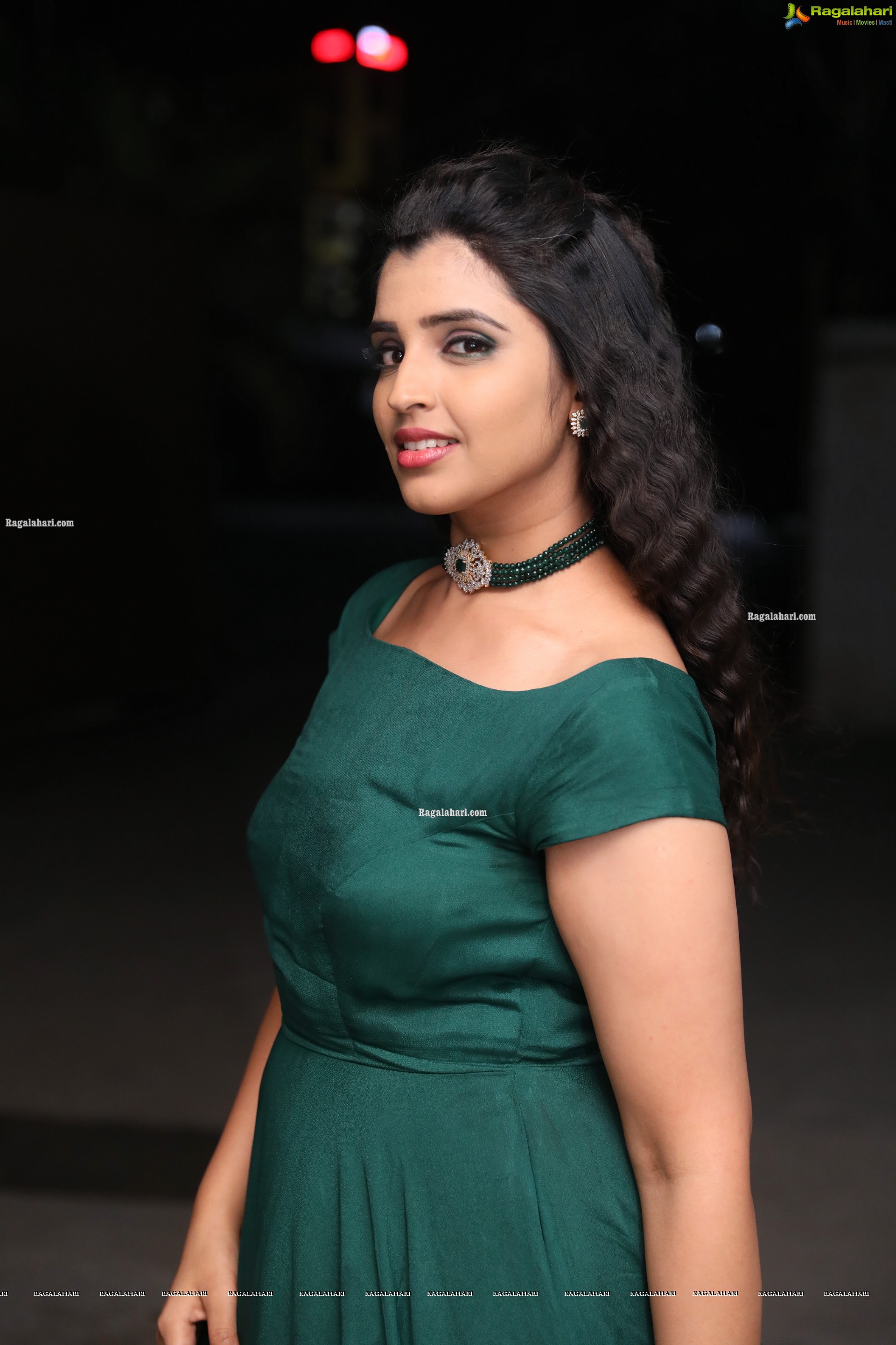 Shyamala at Gaali Sampath Movie Pre-Release Event, HD Photo Gallery