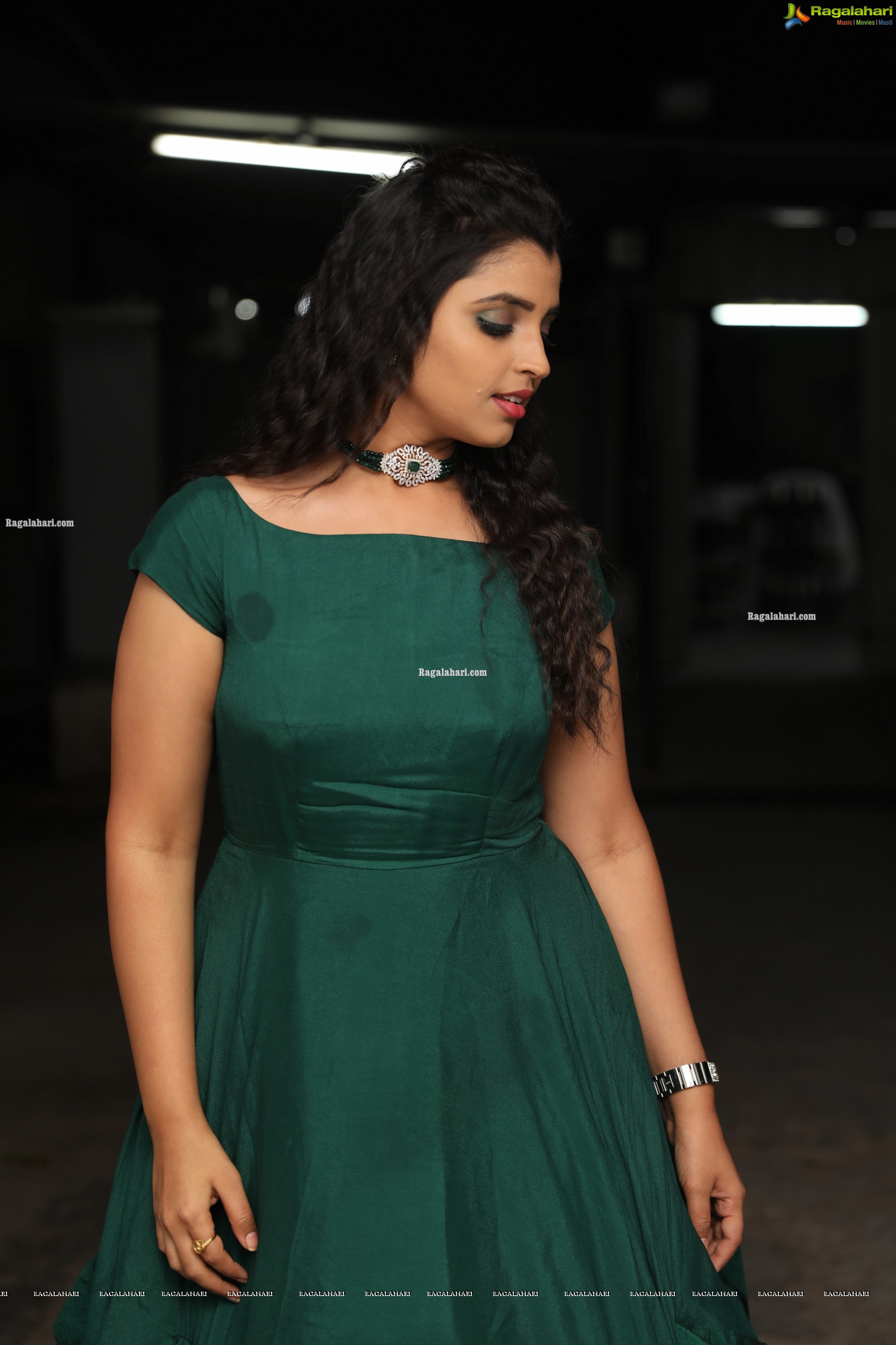 Shyamala at Gaali Sampath Movie Pre-Release Event, HD Photo Gallery