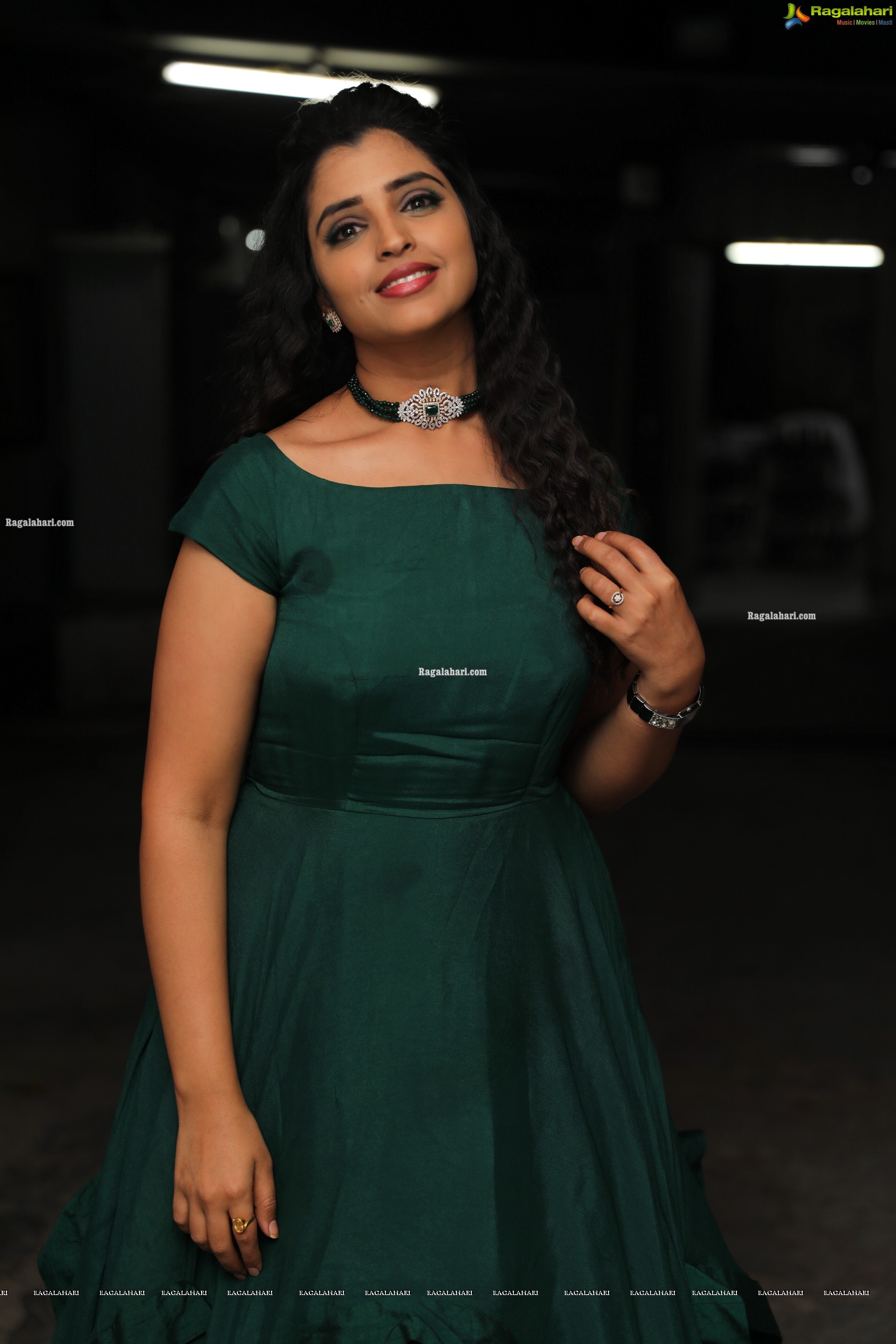 Shyamala at Gaali Sampath Movie Pre-Release Event, HD Photo Gallery