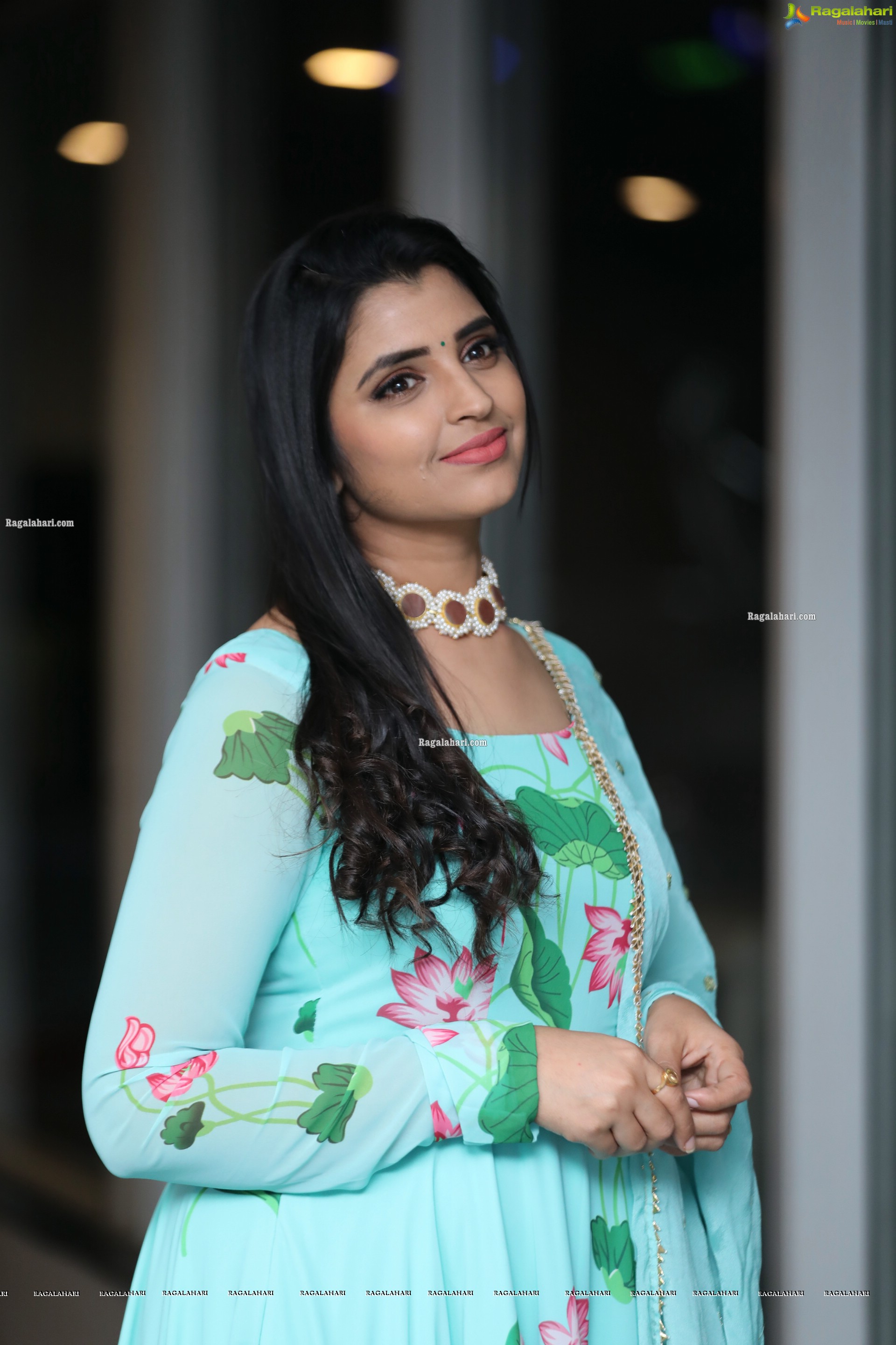 Shyamala at Sashi Pre-Release Event, HD Photo Gallery