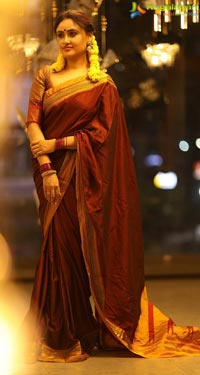 Sony Charishta Stills in Traditional Saree