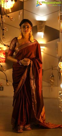 Sony Charishta Stills in Traditional Saree