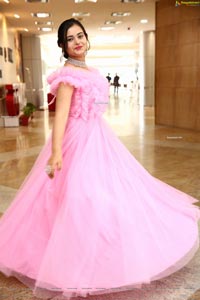 Vaanya Aggarwal in Baby Pink Gown