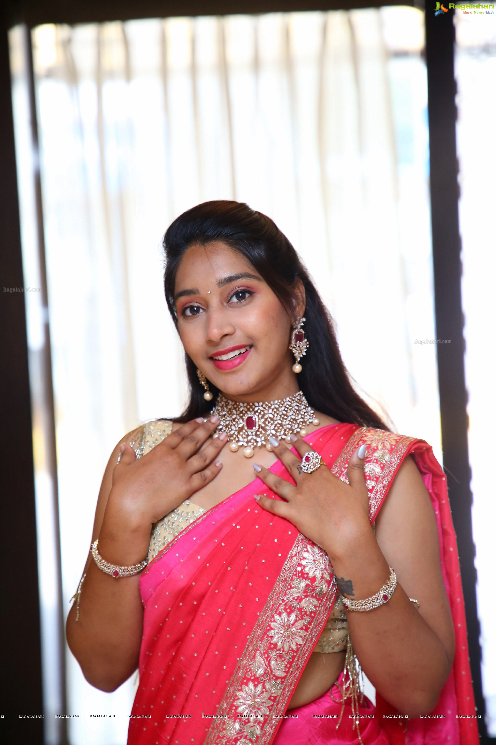 Chandini Gollapudi Poses With Jewellery, HD Photo Gallery