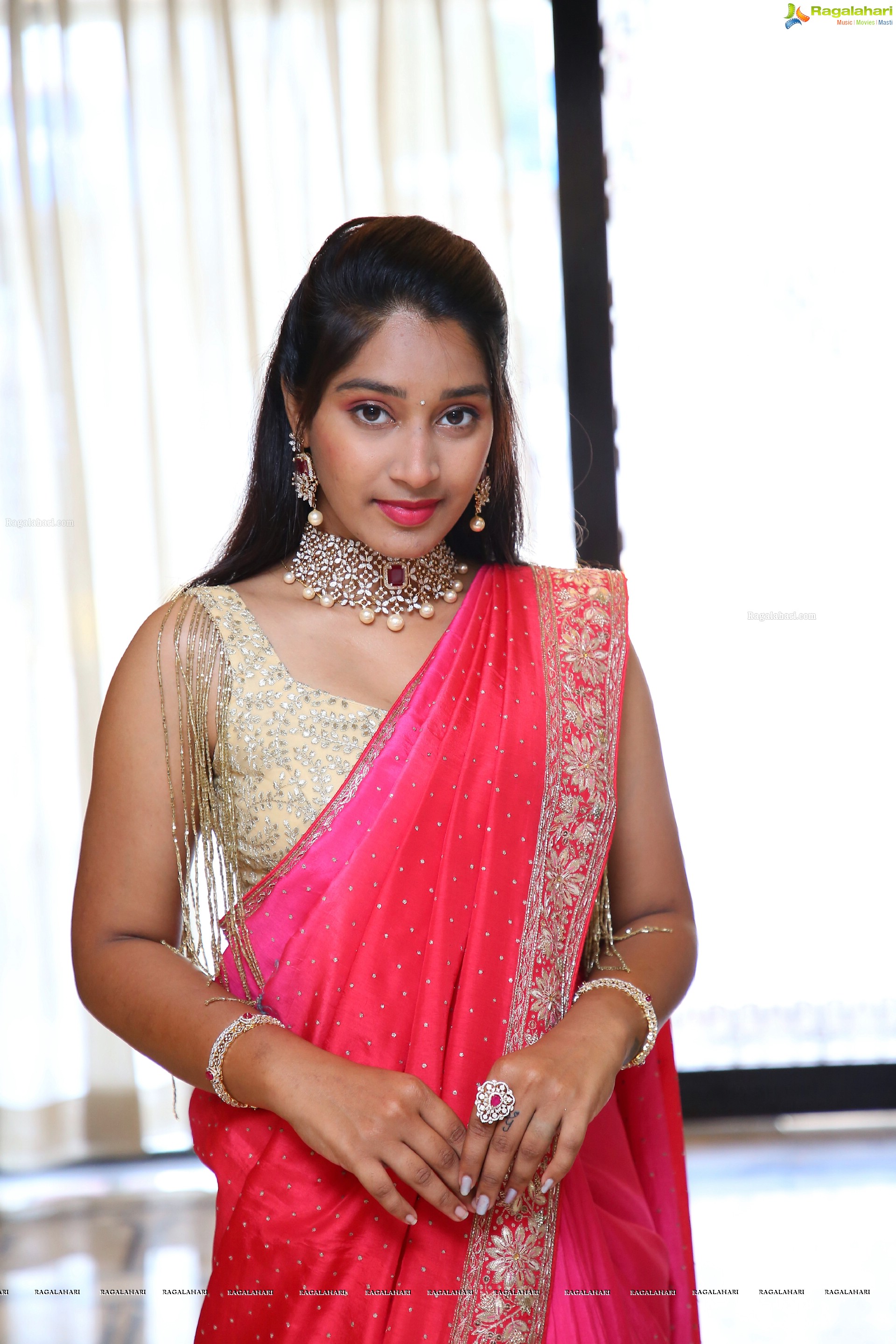 Chandini Gollapudi Poses With Jewellery, HD Photo Gallery