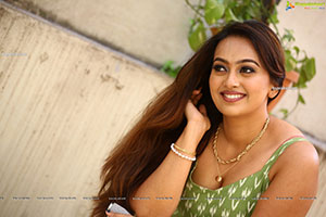 Ester Valerie Noronha Latest Photoshoot Stills