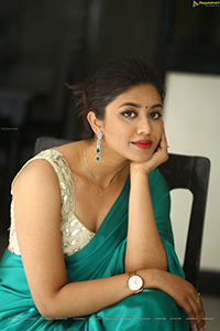 Malavika Satheesan at Bommala Koluvu Press Meet