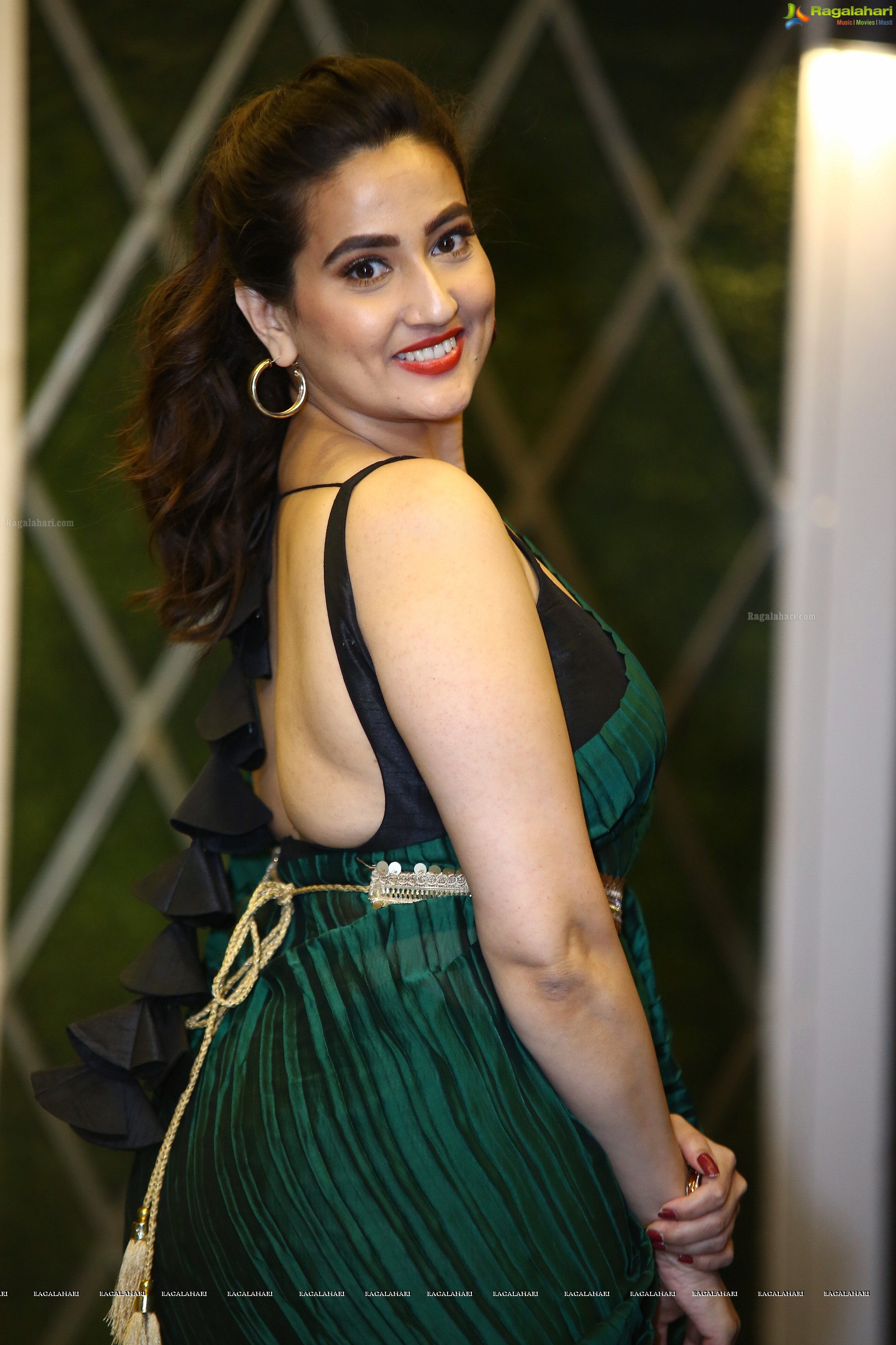 Anchor Manjusha at Stand Up Rahul Movie Pre-Release Event, HD Photo Gallery