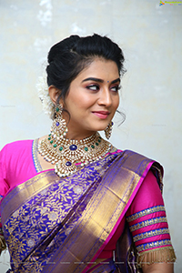 Rashi Singh With Jewellery