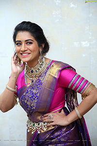 Rashi Singh With Jewellery