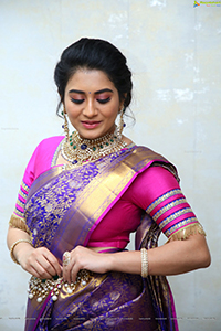 Rashi Singh With Jewellery