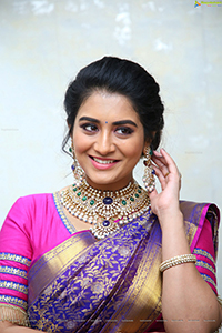 Rashi Singh With Jewellery