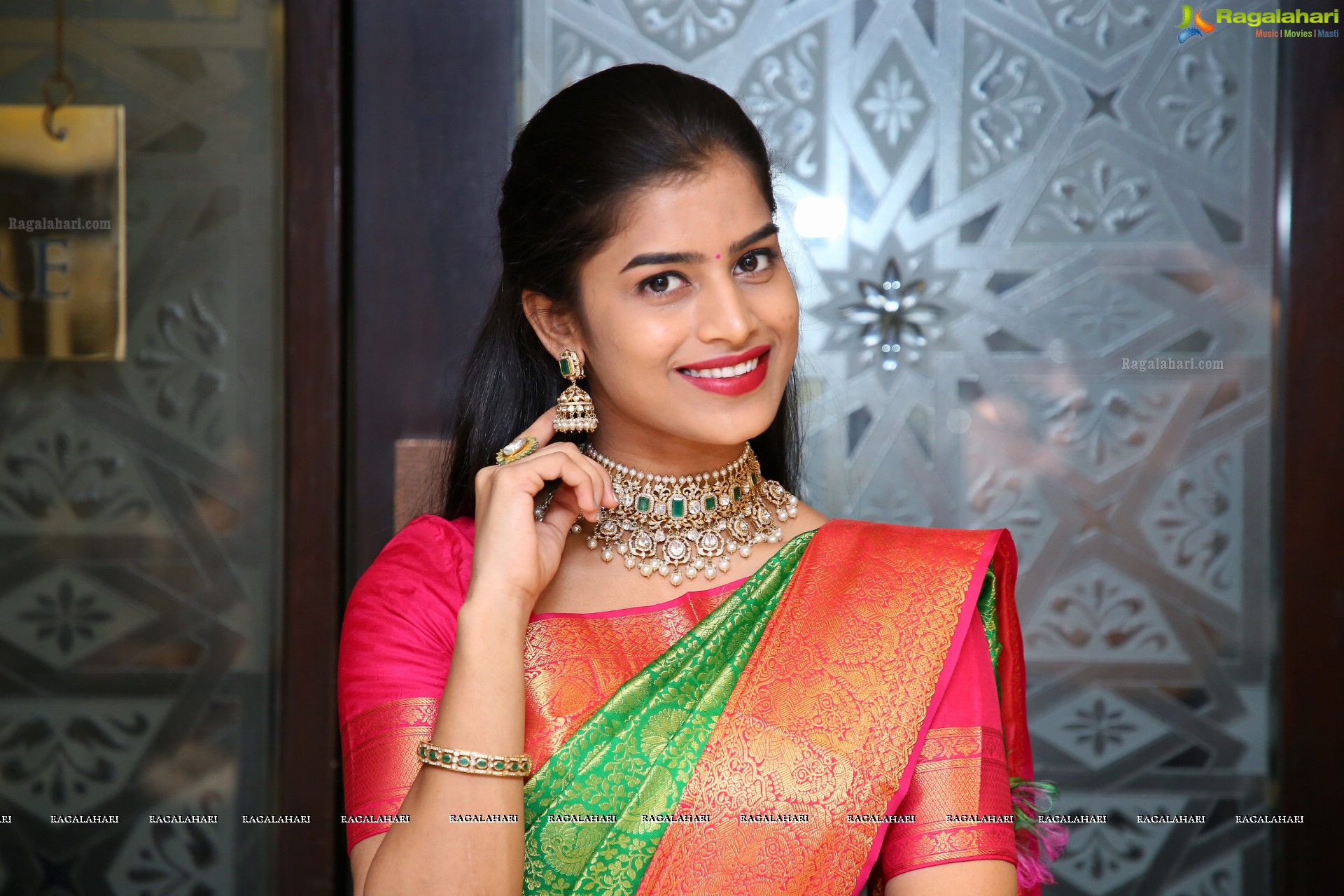 Srilekha Poses With Jewellery, HD Photo Gallery