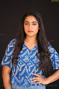 Yuktha in Blue Printed Top and Jeans