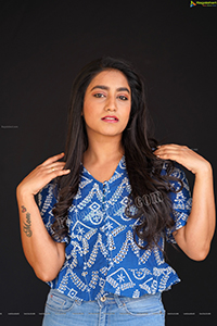 Yuktha in Blue Printed Top and Jeans