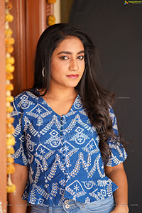 Yuktha in Blue Printed Top and Jeans