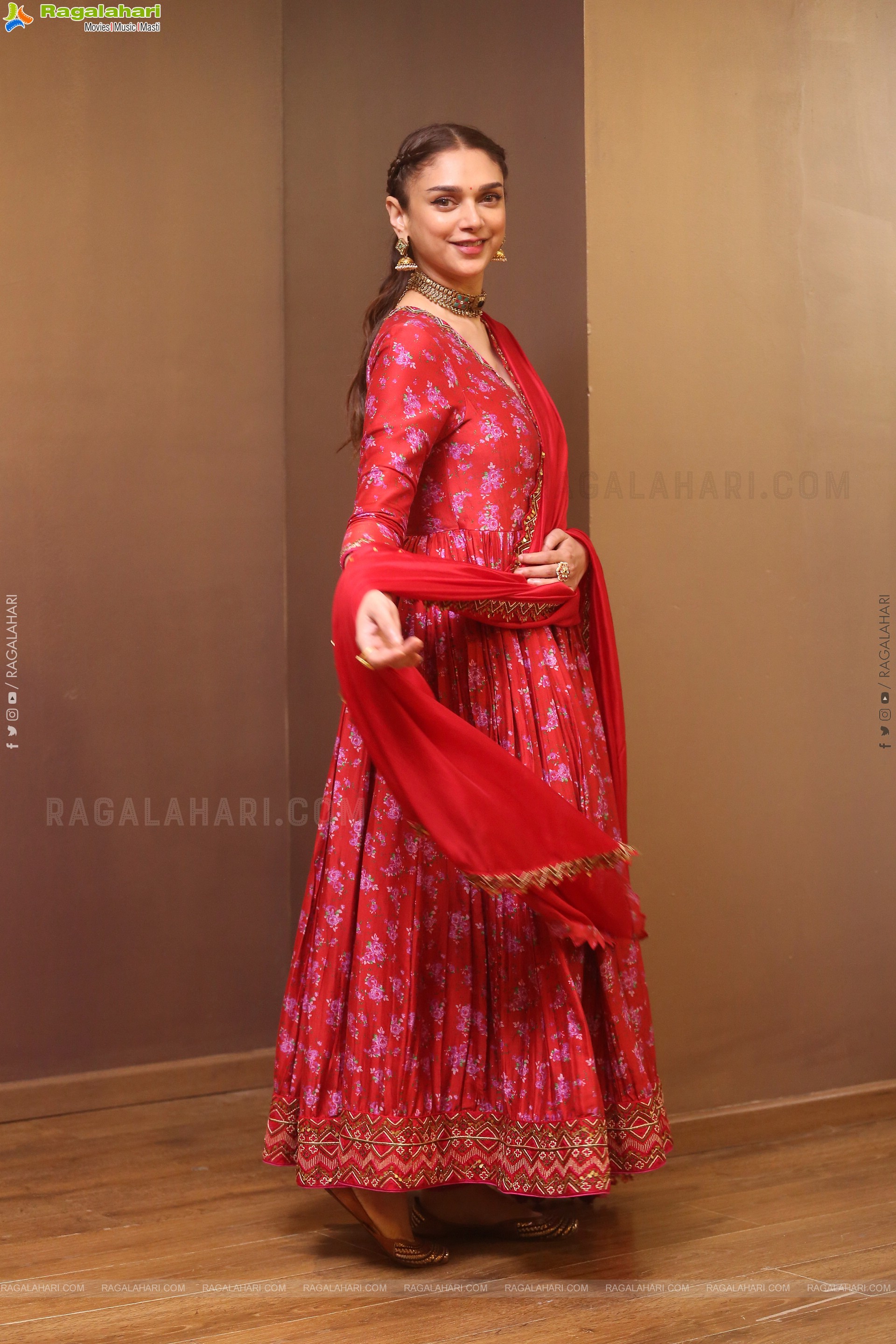 Aditi Rao Hydari at ZEE5's Taj-Divided By Blood, HD Gallery