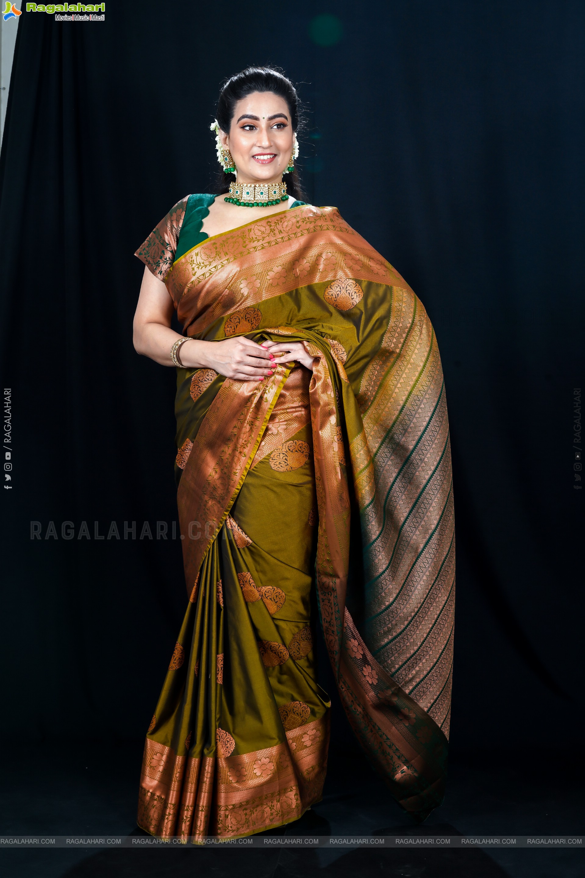 Anchor Manjusha Stunning Stills on Ugadi, HD Gallery