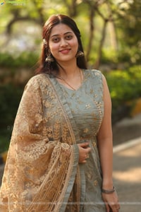 Actress Avyuktha at Gaangeaya Movie Opening, HD Gallery