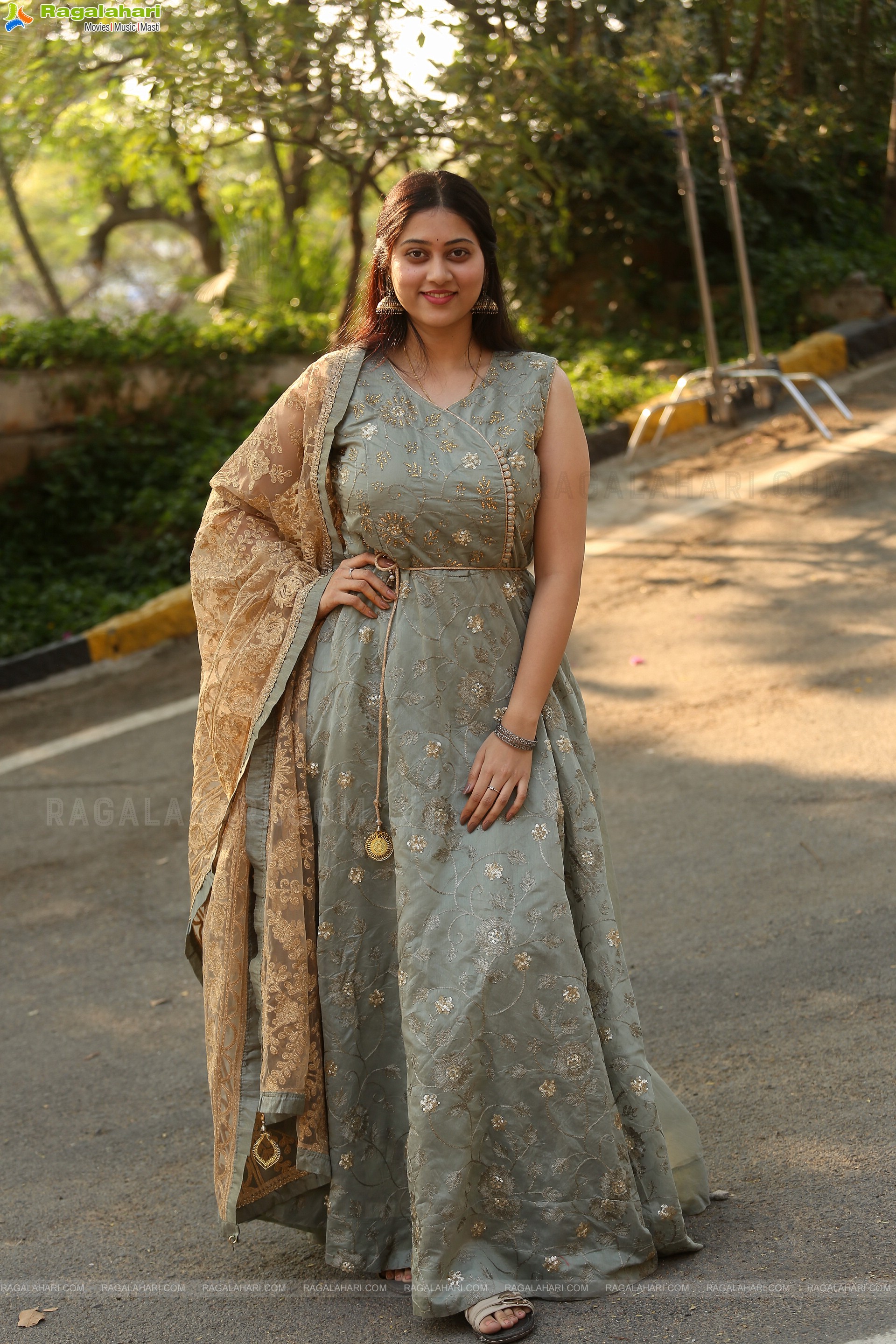 Actress Avyuktha at Gaangeaya Movie Opening, HD Gallery