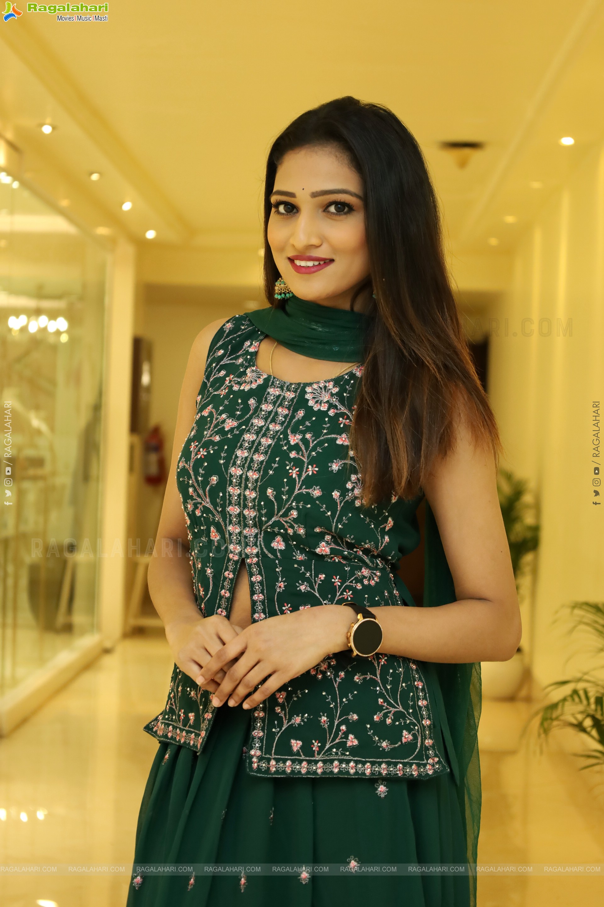 Isha Salve Latest Stills, HD Photo Gallery