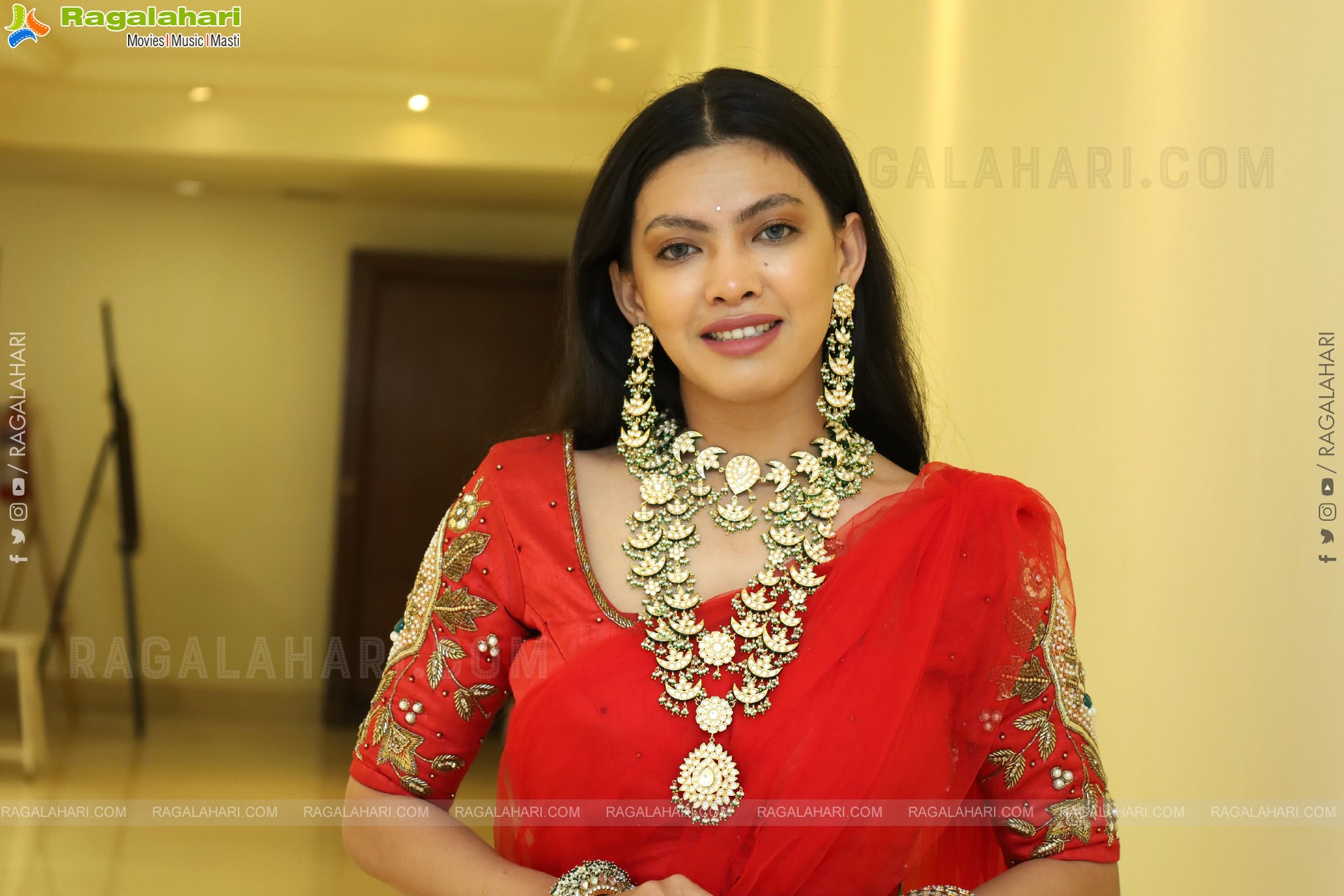 Kavita Mahatho at Sutraa Exhibition Taj Krishna, HD Gallery