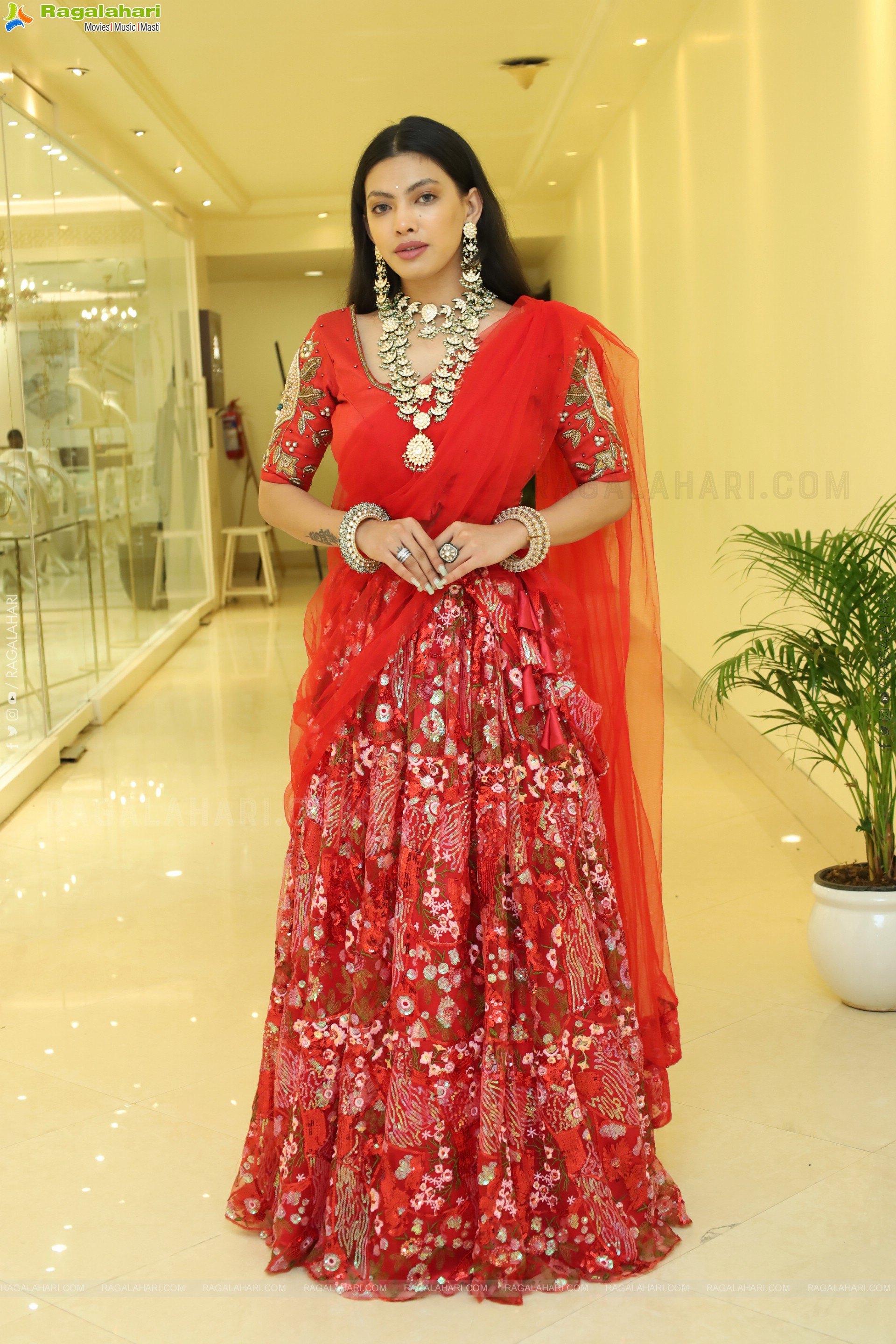 Kavita Mahatho at Sutraa Exhibition Taj Krishna, HD Gallery