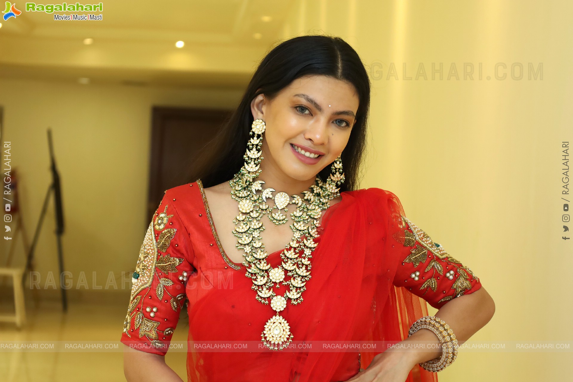 Kavita Mahatho at Sutraa Exhibition Taj Krishna, HD Gallery