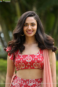 Malavika Nair at Anni Manchi Sakunamule Press Meet