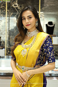 Nishat Shaik at Brinda Diamonds Himayath Nagar