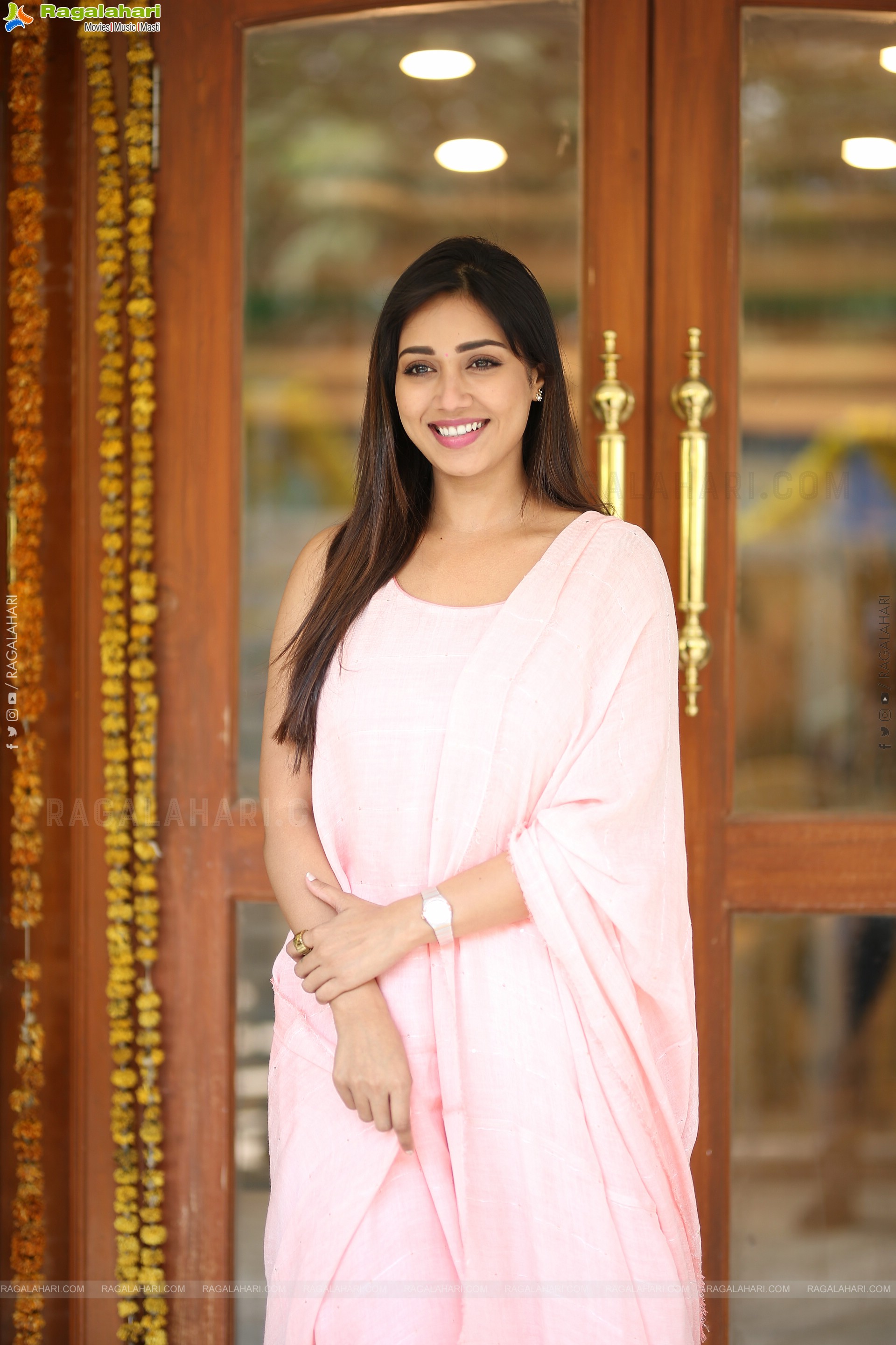 Nivetha Pethuraj at Dhamki Interview, HD Gallery