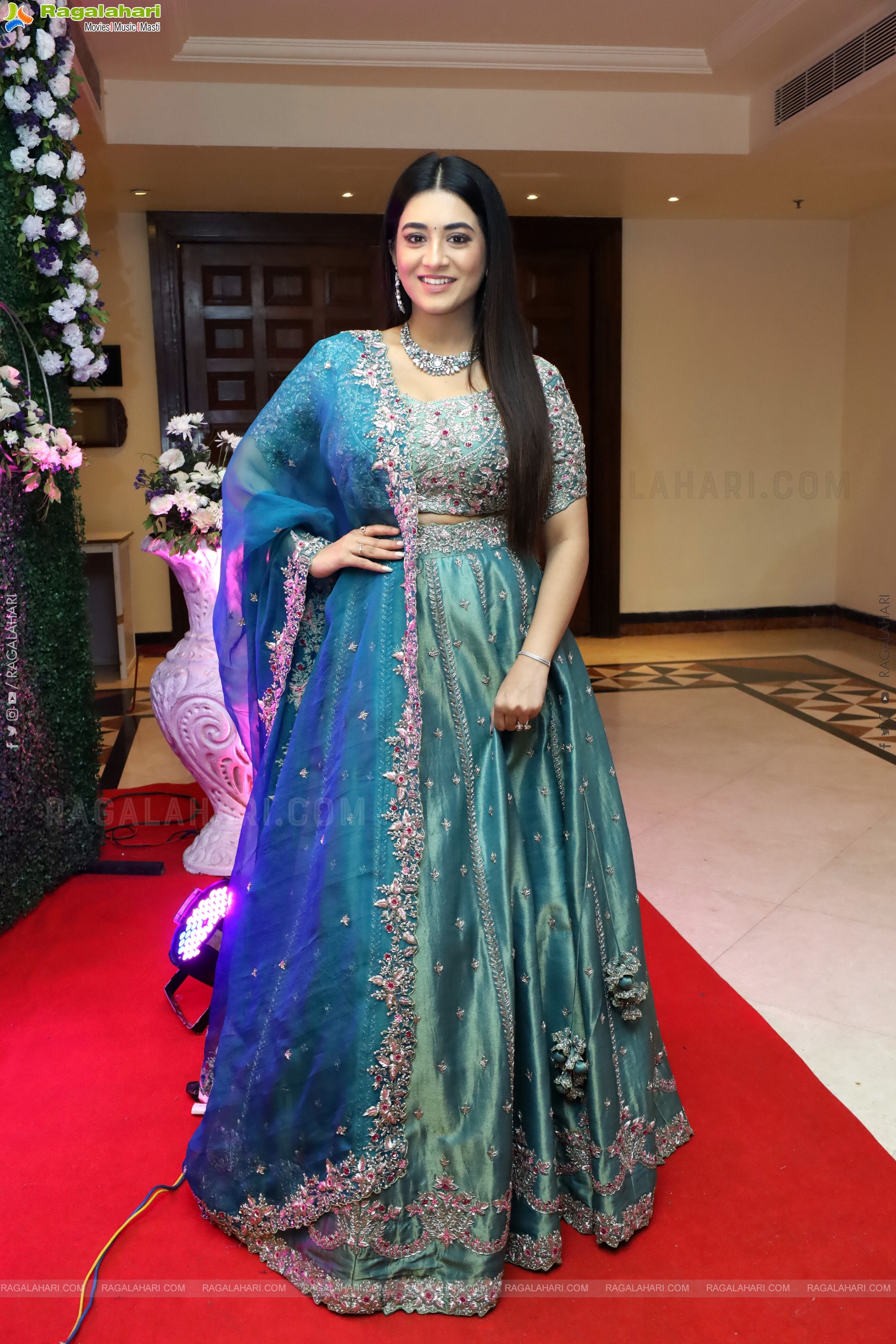 Raashi Singh at Sutraa Exhibition Wedding Special, HD Gallery