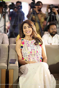 Shriya Saran at Kabzaa Pre-Release Event