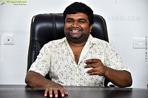 Director Naveen Reddy at Vey Daruvey Interview, HD Gallery