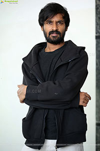 Vidyadhar Kagita at Gaami Movie Interview, HD Gallery