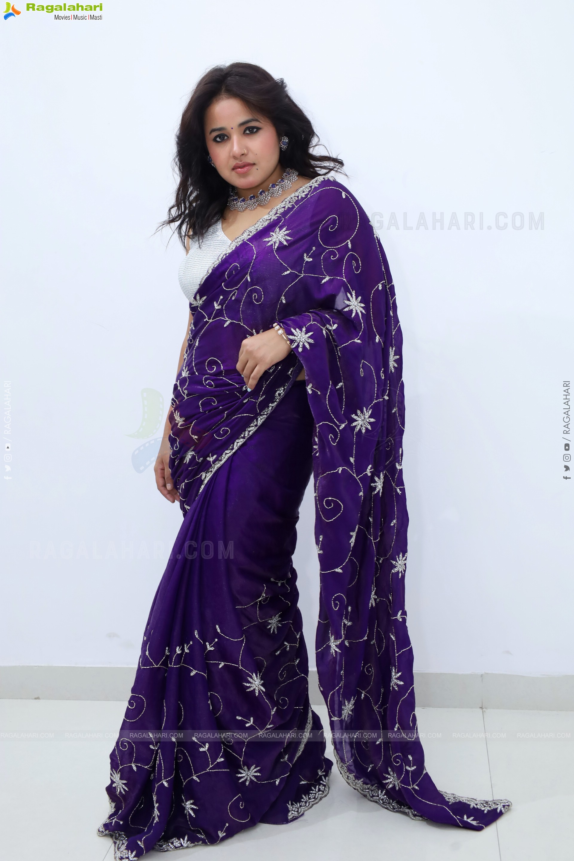 Aashi Latest stills in Designer Saree, HD Gallery