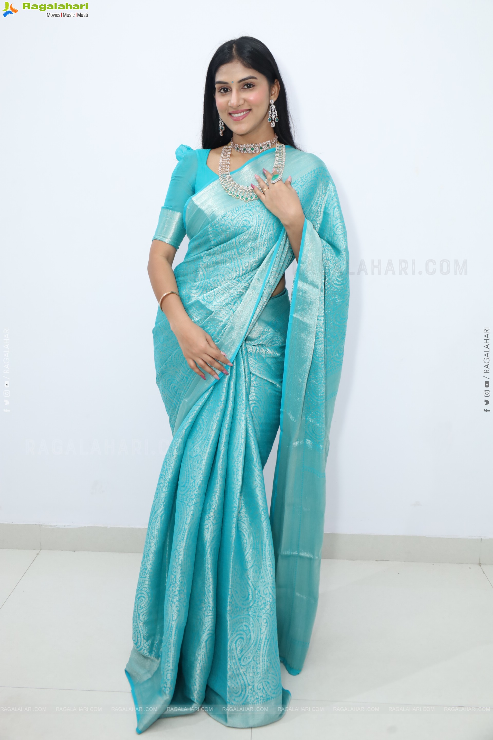 Aparna Reddy stills in Saree, HD Gallery