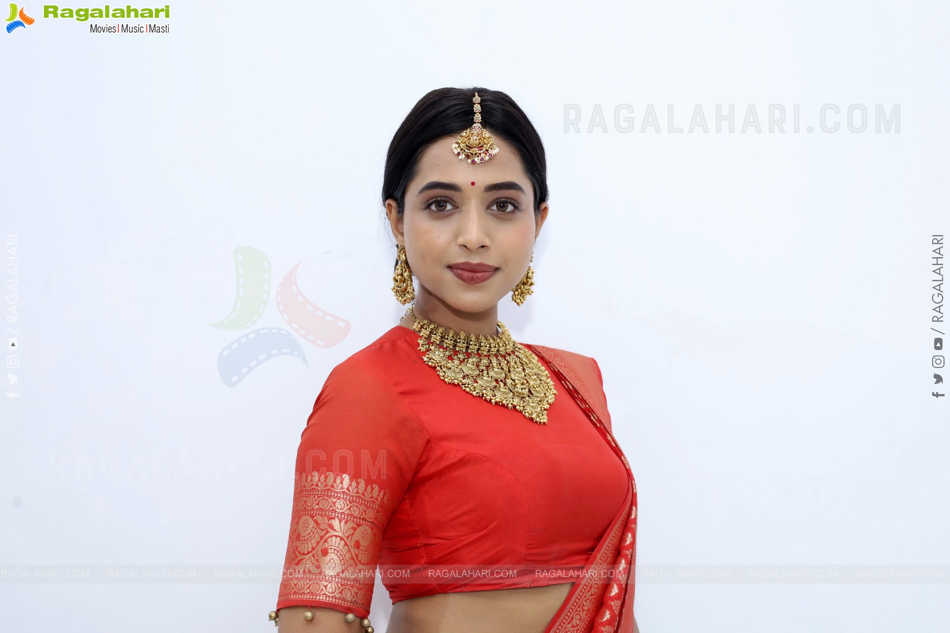 Krithika Latest HD Stills, Photo Gallery