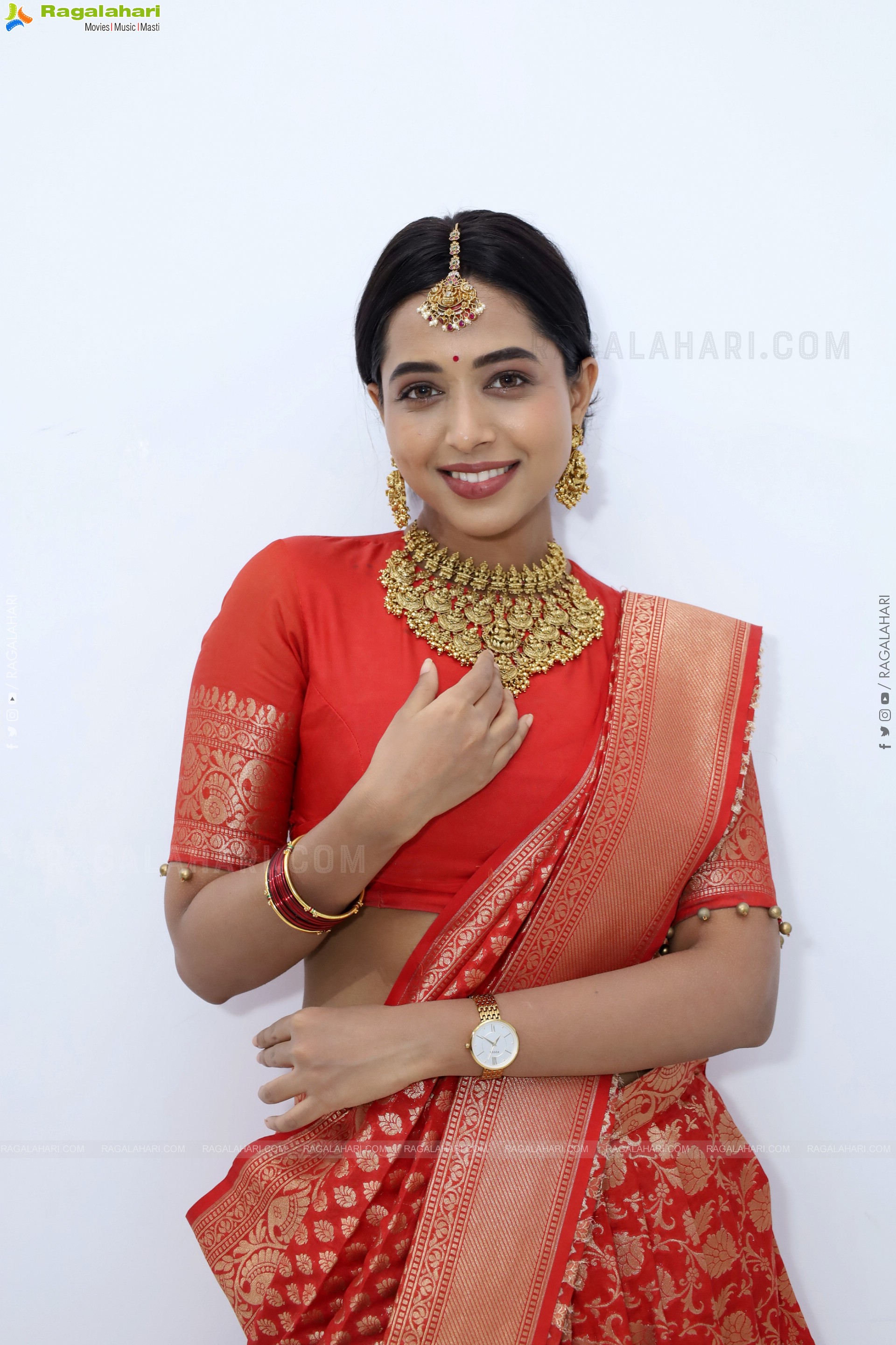 Krithika Latest HD Stills, Photo Gallery