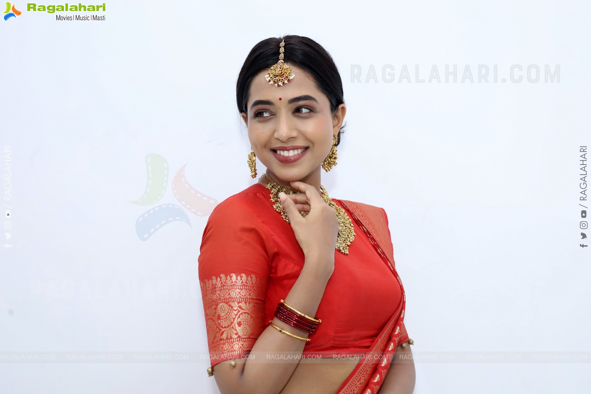 Krithika Latest HD Stills, Photo Gallery